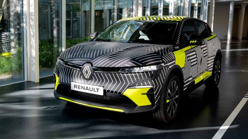 رينو ميجان تصبح سيارة كهربائية 2022 